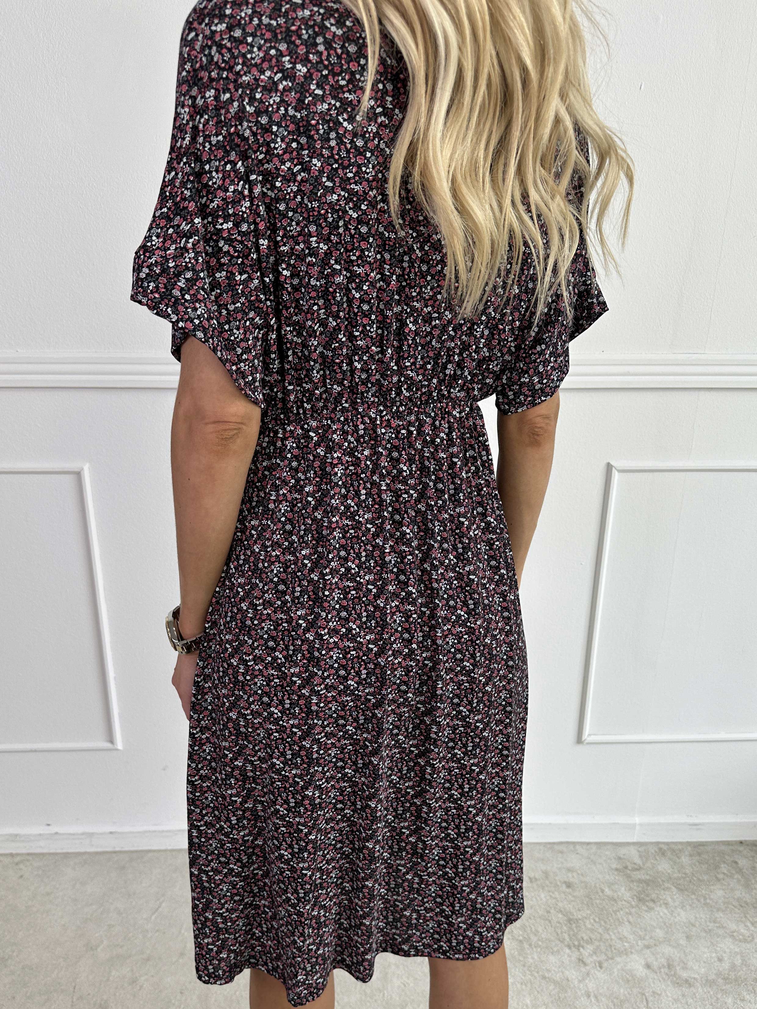 Maryam - Sød kjole i blød viskose med blomsterprint